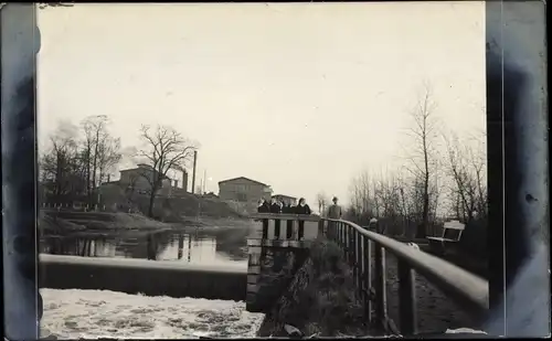 Foto Ak Gliwice Gleiwitz Schlesien, Niederländ. Rotes Kreuz Krankenschwestern, Spaziergang, Klodnitz