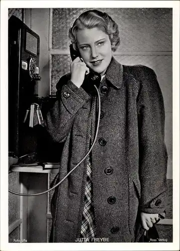 Foto Schauspielerin Jutta Freybe, Telefon, Mantel