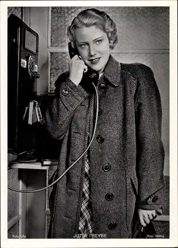 Foto Schauspielerin Jutta Freybe, Telefon, Mantel