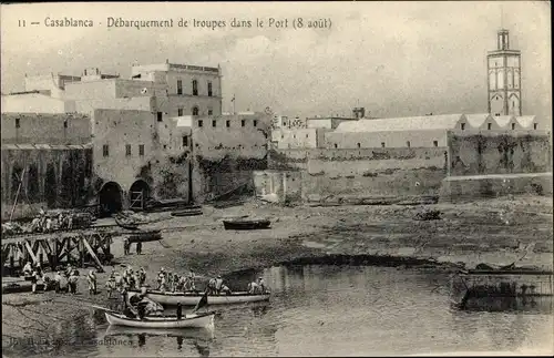 Ak Casablanca Marokko, Debarquement de troupes dans le Port (8 aout)