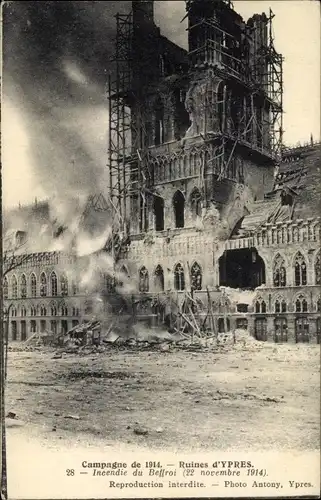 Ak Ypres Westflandern, Incendie du Beffroi, novembre 1914