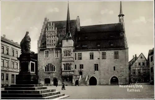 Ak Neustadt an der Orla, Rathaus, Denkmal