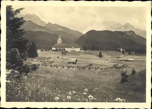 Ak Klais Krün in Oberbayern, Blick zum Schloss Elmau mit Alpspitze