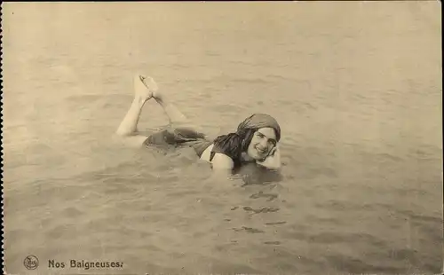 Ak Nos Baigneuses, Frau im Wasser