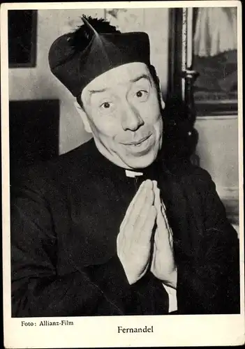 Ak Schauspieler Fernandel als Geistlicher