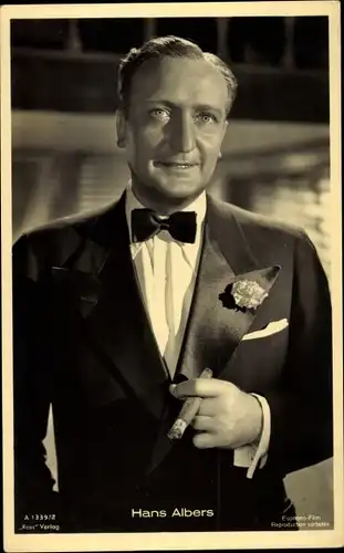 Ak Schauspieler Hans Albers, Portrait, Smoking, Zigarre, Ross Verlag A 1339 2