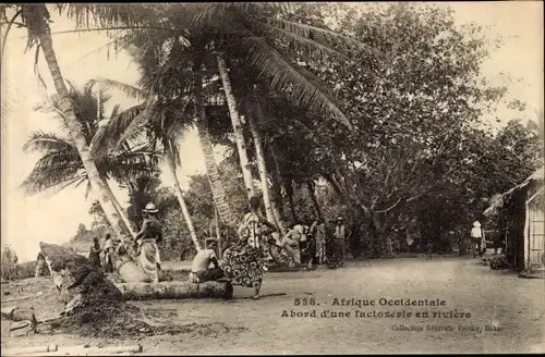 Ak Senegal, Abord d'une factonerie en riviere