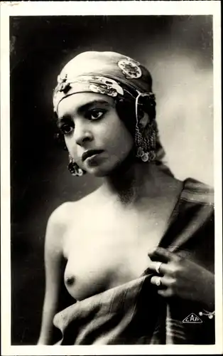 Ak Beautes Arabes, La Jolie Zineb, entblößte Brust, Maghreb
