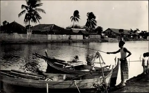 Foto Ak Peschawar Pakistan, Angler am Ufer, Ruderboote