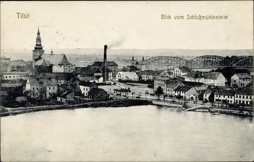 Ak Sowjetsk Tilsit Ostpreußen, Blick vom Schlossmühlenteich, Kirche