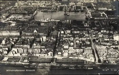 Ak Wilhelmshaven, Reichswerft mit Dockanlagen, Roonstraße, Kasernen, Fliegeraufnahme