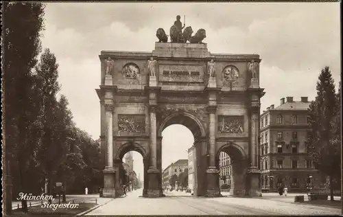 Ak München Bayern, Siegestor, Straßenansicht