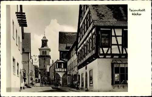 Ak Neuenstadt am Kocher, Straßenpartie mit Blick zur Kirche