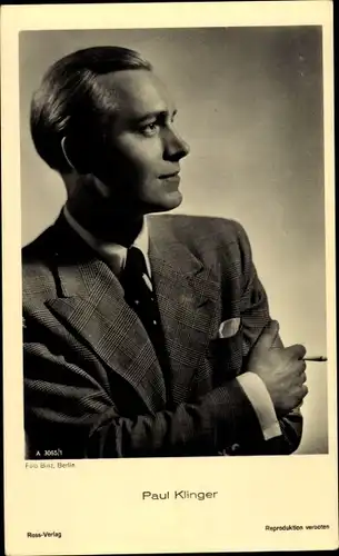 Ak Schauspieler Paul Klinger, Portrait im Anzug mit Zigarette, Ross Verlag A 3065/1