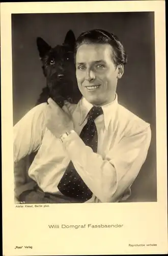 Ak Opernsänger Willi Domgraf-Fassbaender, Portrait, Hund