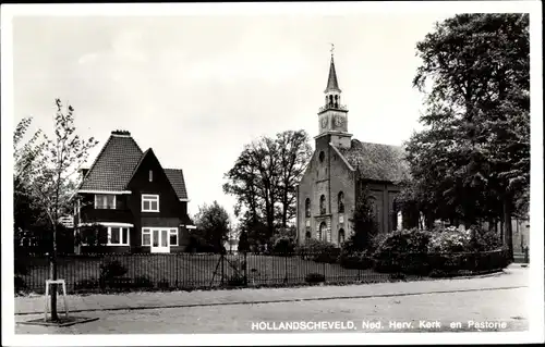 Ak Hollandscheveld Drenthe Niederlande, Ned. Herv. Kerk en Pastorie