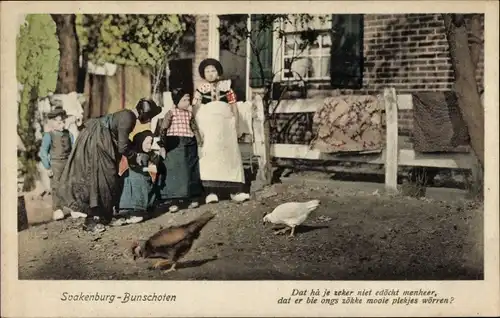 Ak Bunschoten Spakenburg Utrecht Niederlande, Frauen und Kinder in Tracht, Hühner