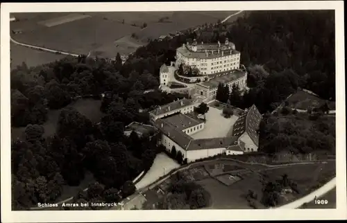 Ak Amras Innsbruck in Tirol, Fliegeraufnahme vom Schloss