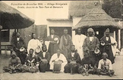 Ak Bruxelles Brüssel, Exposition 1910, Village Senegalais, Jouers de Tam Tam et Danseurs