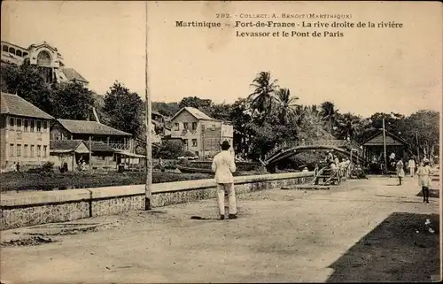 Ak Fort de France Martinique, La rive droite de la rivière Levassor, Pont de Paris