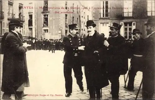 Ak Nantes Loire Atlantique, Manifestations 1906, Une arrestation