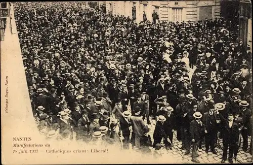 Ak Nantes Loire Atlantique, Manifestations 1903, Catholiques criant: Liberte