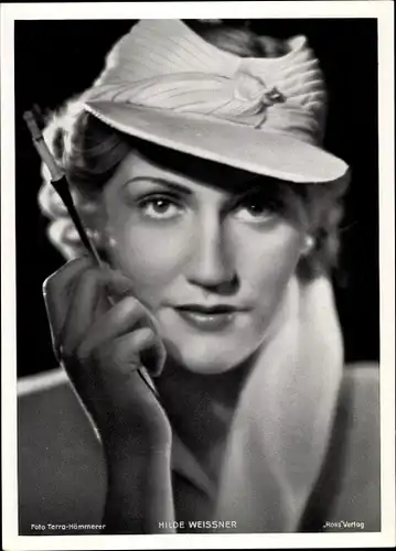 Foto Schauspielerin Hilde Weissner, Portrait, Zigarette