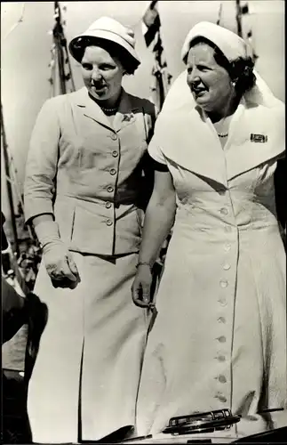 Ak Muiden Nordholland, Juliana der Niederlande und Prinzessin Beatrix, Groene Draeck, 1957