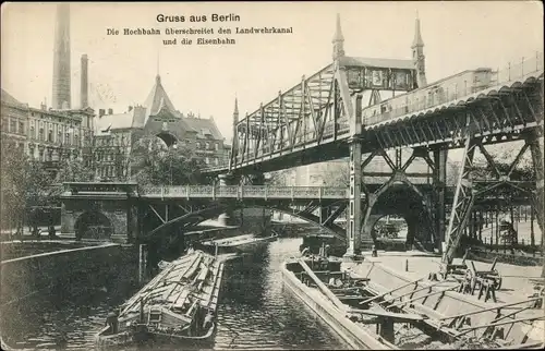Ak Berlin Kreuzberg, Die Hochbahn überschreitet den Landwehrkanal und die Eisenbahn, Lastkähne