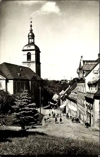 Ak Waldheim in Sachsen, Schulberg, Straßenpartie, Kirche