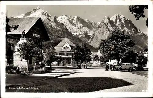 Ak Garmisch Partenkirchen in Oberbayern, Straßenpartie, Berge