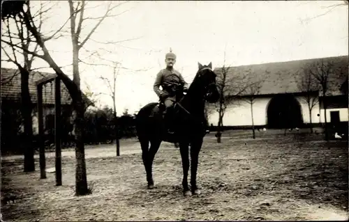 Foto Ak Deutscher Soldat zu Pferde, I. WK