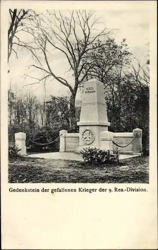 Ak Gedenkstein der gefallenen Krieger der 9. Reserve-Division, I. WK