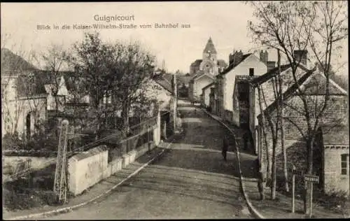 Ak Guignicourt Aisne, Blick in die Kaiser-Wilhelm-Straße vom Bahnhof aus