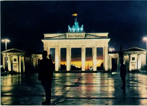 Riesen Ak Berlin Mitte, Brandenburger Tor bei Nacht