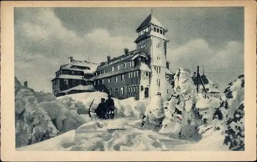 Ak Oberwiesenthal im Erzgebirge, Fichtelberg, Unterkunftshaus, Winter, Schnee