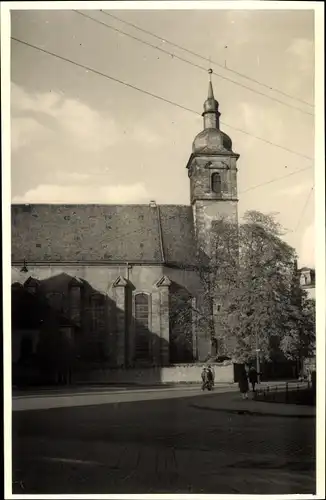 Foto Ak Erfurt Thüringen, Straßenpartie mit Blick auf die Neuwerkskirche