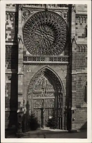 Ak Nürnberg in Mittelfranken, St. Lorenzkirche, Portal von Rose