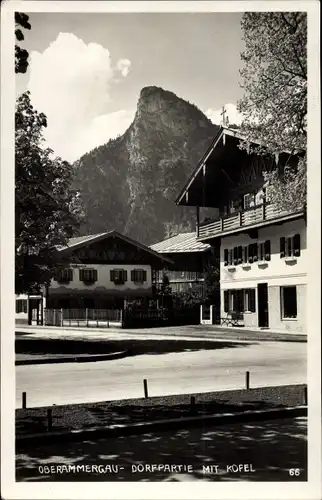 Ak Oberammergau in Oberbayern, Dorfpartie mit Kofel