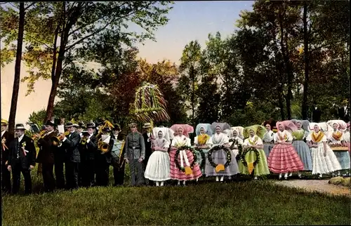 Ak Burg im Spreewald, Richtfestzug, Einbringen der Krone, Volkstrachten