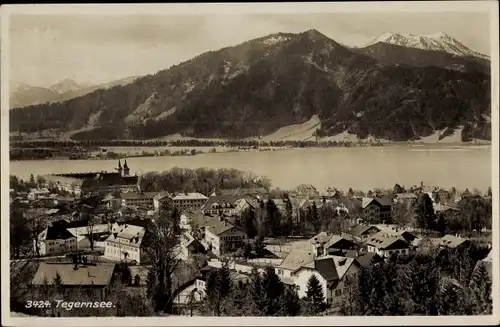 Ak Tegernsee in Oberbayern, Blick auf den Ort und Berge