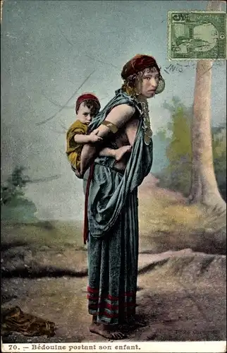 Ak Bedouine portant son enfant, Araberin mit Kind