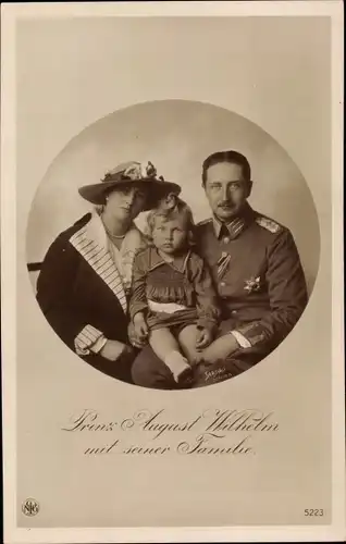 Ak August Wilhelm Prinz von Preußen, Portrait mit Familie