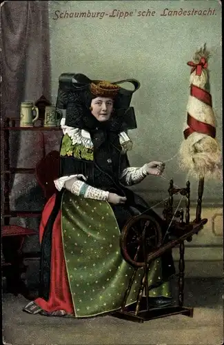Ak Schaumburg-Lipp'sche Landestracht, Spinnrad