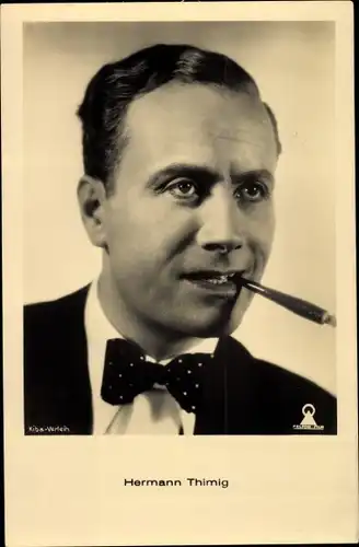 Ak Schauspieler Hermann Thiming, Portrait, Zigarette rauchend, Zigarettenspitze