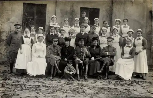 Foto Ak Gliwice Gleiwitz, Niederl. Rotes Kreuz Lazarett, Krankenschwestern, Baron Taats v. Amerongen