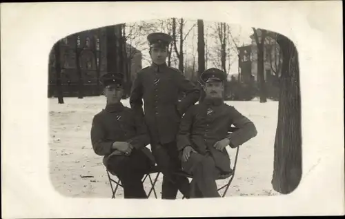 Foto Ak Gliwice Gleiwitz Schlesien, Niederl. Rotes Kreuz Lazarett, Soldaten Pallasch, Kudoba, Lurek