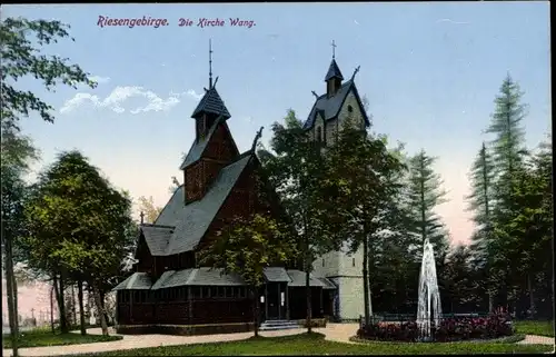 Ak Brückenberg b. Krummhübel Riesengebirge Schlesien, Kirche Wang, Außenansicht, Springbrunnen