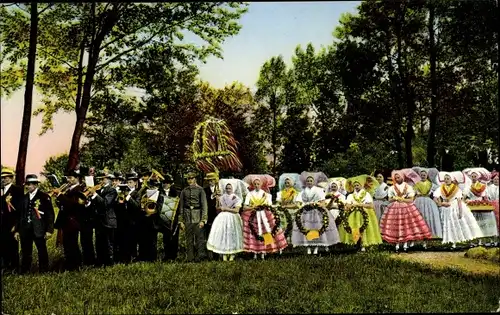 Ak Burg im Spreewald, Richtfestzug, Einbringen der Krone, Volkstrachten