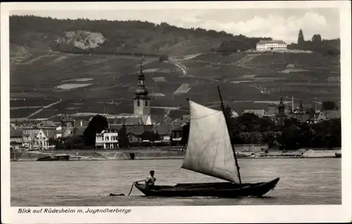 Ak Rüdesheim am Rhein, Blick auf Ort und Jugendherberge, Boot